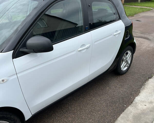 Белый Смарт EQ Forfour, объемом двигателя 0 л и пробегом 47 тыс. км за 11700 $, фото 2 на Automoto.ua