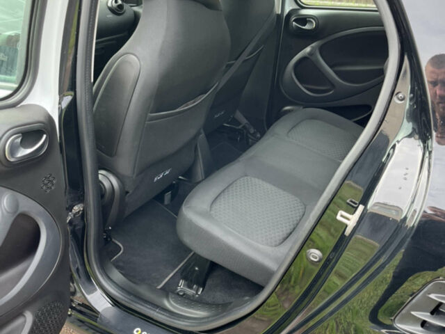 Білий Смарт EQ Forfour, об'ємом двигуна 0 л та пробігом 60 тис. км за 10400 $, фото 44 на Automoto.ua