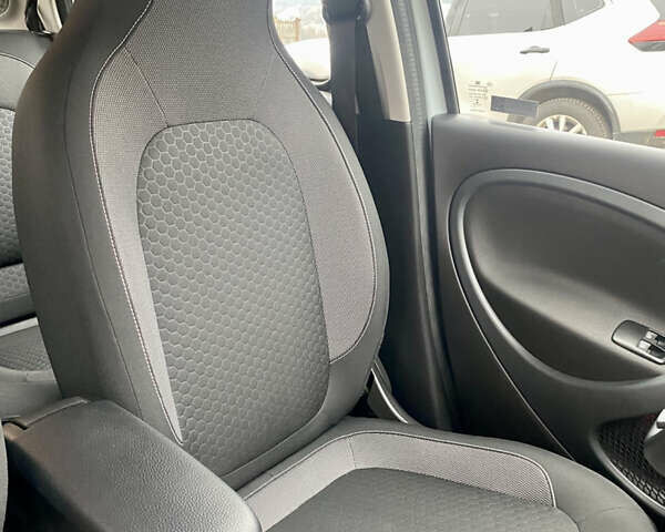 Білий Смарт EQ Forfour, об'ємом двигуна 0 л та пробігом 25 тис. км за 9999 $, фото 16 на Automoto.ua