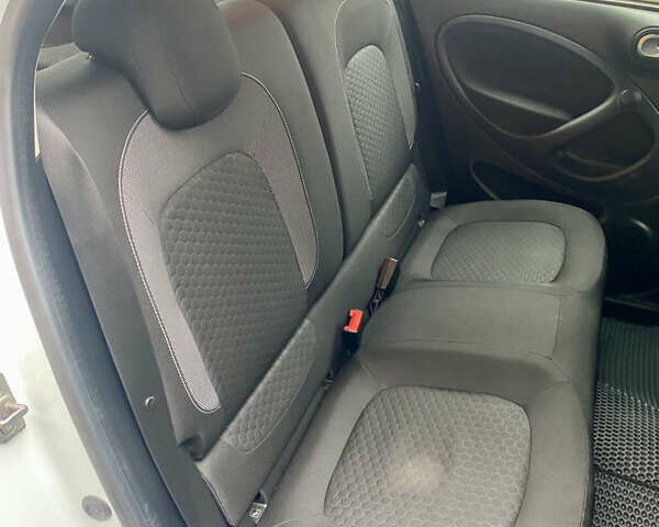 Білий Смарт EQ Forfour, об'ємом двигуна 0 л та пробігом 25 тис. км за 9999 $, фото 13 на Automoto.ua