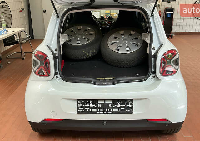 Белый Смарт EQ Forfour, объемом двигателя 0 л и пробегом 23 тыс. км за 14065 $, фото 12 на Automoto.ua