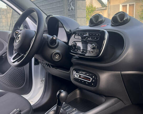 Білий Смарт EQ Forfour, об'ємом двигуна 0 л та пробігом 11 тис. км за 9900 $, фото 12 на Automoto.ua