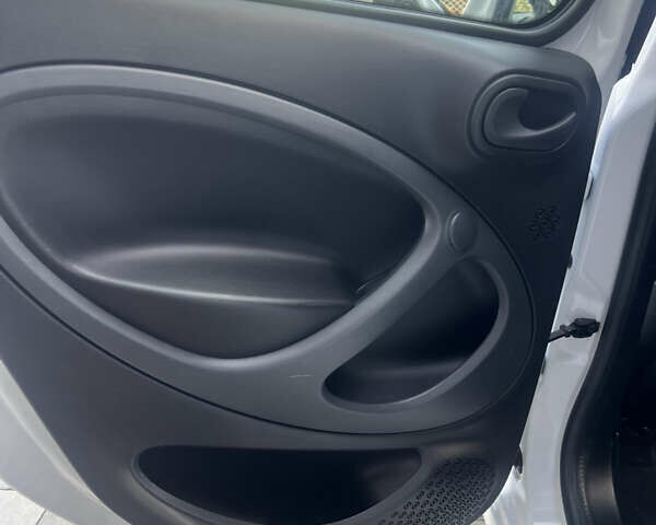 Білий Смарт EQ Forfour, об'ємом двигуна 0 л та пробігом 11 тис. км за 9900 $, фото 19 на Automoto.ua