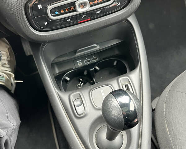 Белый Смарт EQ Forfour, объемом двигателя 0 л и пробегом 55 тыс. км за 12000 $, фото 23 на Automoto.ua