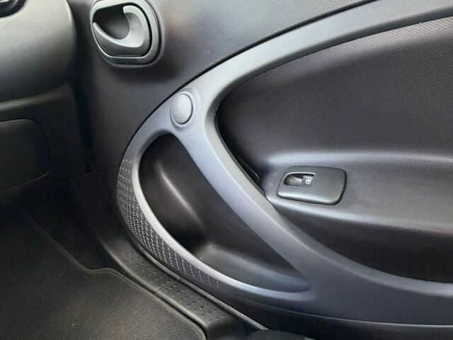 Белый Смарт EQ Forfour, объемом двигателя 0 л и пробегом 30 тыс. км за 11299 $, фото 2 на Automoto.ua
