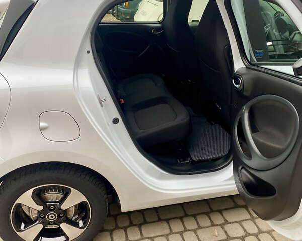 Білий Смарт EQ Forfour, об'ємом двигуна 0 л та пробігом 25 тис. км за 9999 $, фото 8 на Automoto.ua