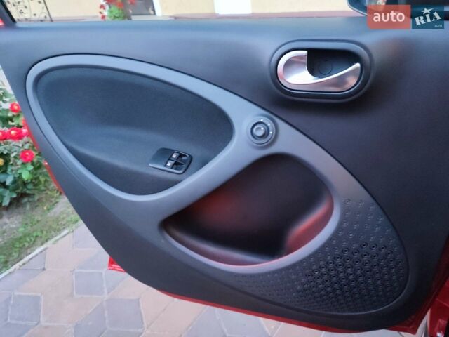 Чорний Смарт EQ Forfour, об'ємом двигуна 0 л та пробігом 65 тис. км за 10200 $, фото 16 на Automoto.ua