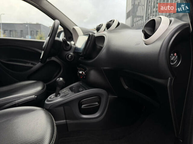 Черный Смарт EQ Forfour, объемом двигателя 0 л и пробегом 49 тыс. км за 9100 $, фото 38 на Automoto.ua