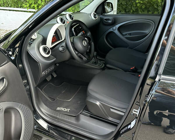 Черный Смарт EQ Forfour, объемом двигателя 0 л и пробегом 38 тыс. км за 9600 $, фото 39 на Automoto.ua
