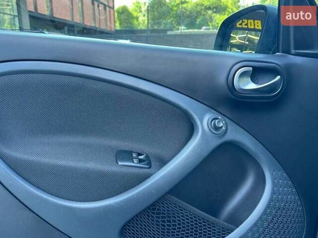 Черный Смарт EQ Forfour, объемом двигателя 0 л и пробегом 31 тыс. км за 11800 $, фото 6 на Automoto.ua