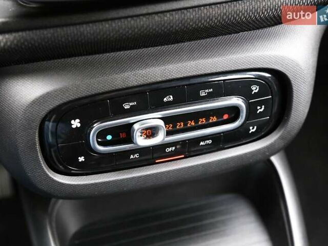 Черный Смарт EQ Forfour, объемом двигателя 0 л и пробегом 44 тыс. км за 9900 $, фото 17 на Automoto.ua