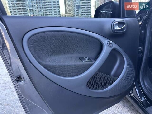 Сірий Смарт EQ Forfour, об'ємом двигуна 0 л та пробігом 46 тис. км за 12500 $, фото 24 на Automoto.ua