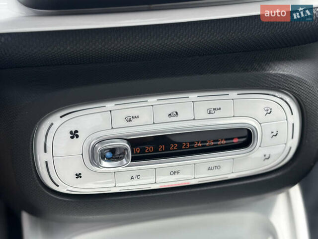 Серый Смарт EQ Forfour, объемом двигателя 0 л и пробегом 16 тыс. км за 10000 $, фото 12 на Automoto.ua
