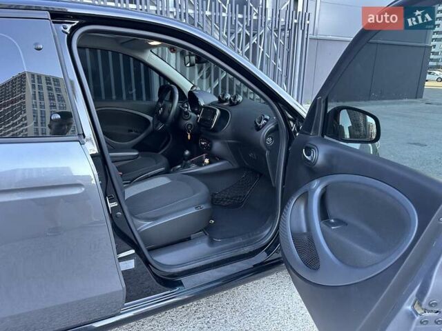 Сірий Смарт EQ Forfour, об'ємом двигуна 0 л та пробігом 46 тис. км за 12500 $, фото 50 на Automoto.ua