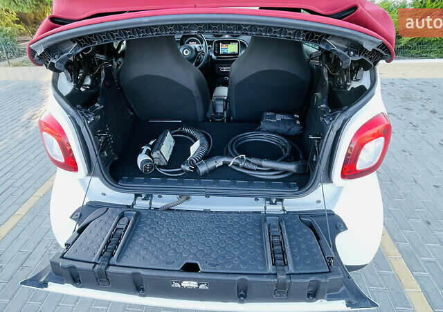 Білий Смарт EQ Fortwo, об'ємом двигуна 0 л та пробігом 33 тис. км за 14990 $, фото 15 на Automoto.ua