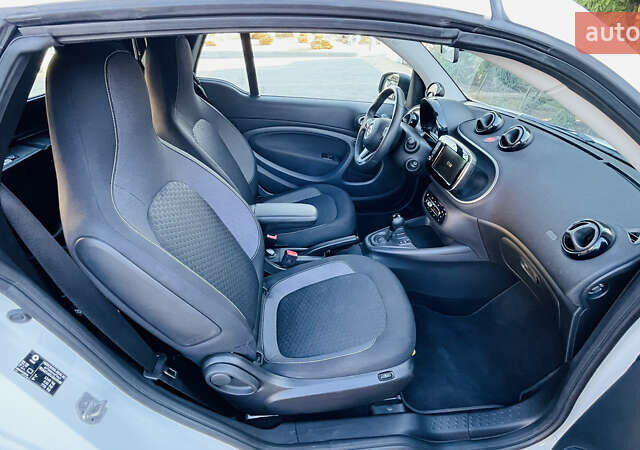 Білий Смарт EQ Fortwo, об'ємом двигуна 0 л та пробігом 33 тис. км за 14990 $, фото 11 на Automoto.ua
