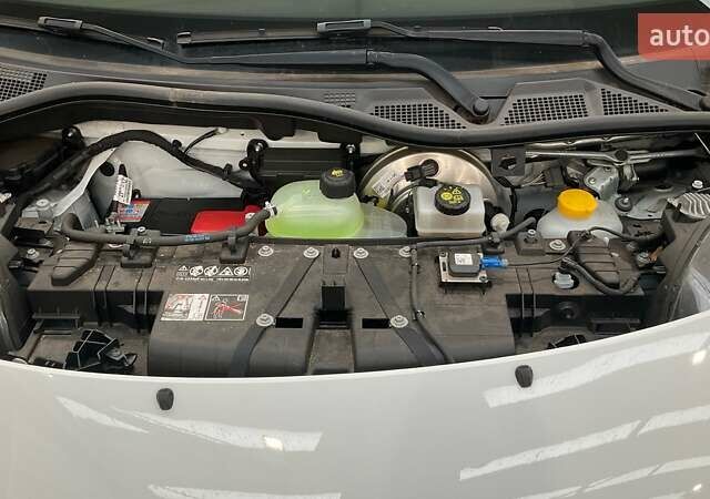 Белый Смарт EQ Fortwo, объемом двигателя 0 л и пробегом 13 тыс. км за 16500 $, фото 7 на Automoto.ua