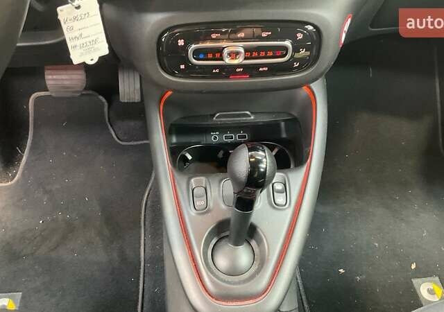 Белый Смарт EQ Fortwo, объемом двигателя 0 л и пробегом 13 тыс. км за 16500 $, фото 15 на Automoto.ua