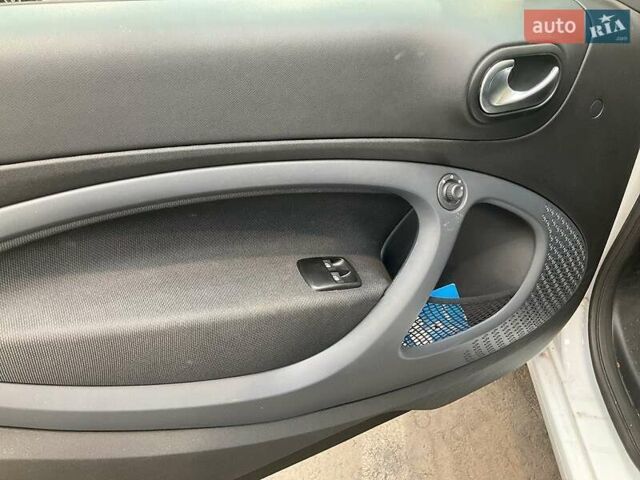 Белый Смарт EQ Fortwo, объемом двигателя 0 л и пробегом 13 тыс. км за 16500 $, фото 18 на Automoto.ua