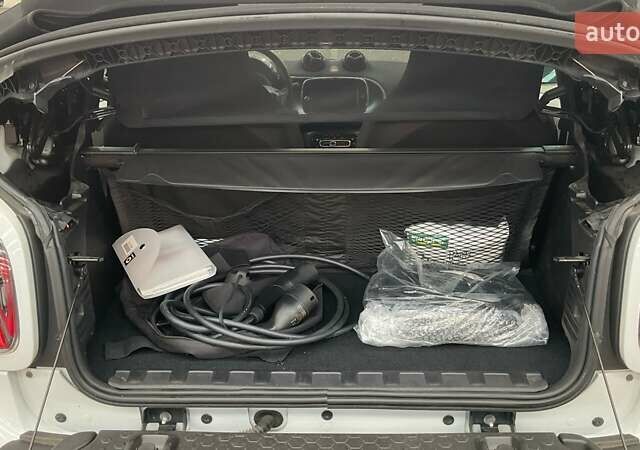 Белый Смарт EQ Fortwo, объемом двигателя 0 л и пробегом 13 тыс. км за 16500 $, фото 10 на Automoto.ua