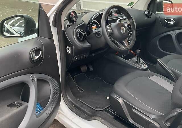 Белый Смарт EQ Fortwo, объемом двигателя 0 л и пробегом 13 тыс. км за 16500 $, фото 12 на Automoto.ua