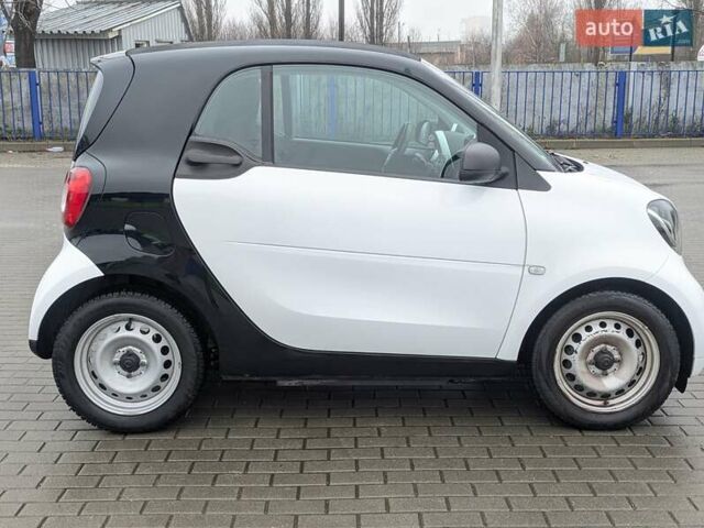Белый Смарт EQ Fortwo, объемом двигателя 0 л и пробегом 19 тыс. км за 6700 $, фото 18 на Automoto.ua