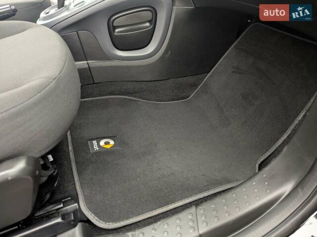 Белый Смарт EQ Fortwo, объемом двигателя 0 л и пробегом 19 тыс. км за 6700 $, фото 11 на Automoto.ua