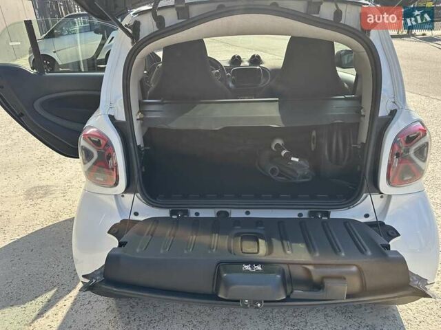 Белый Смарт EQ Fortwo, объемом двигателя 0 л и пробегом 28 тыс. км за 13875 $, фото 26 на Automoto.ua