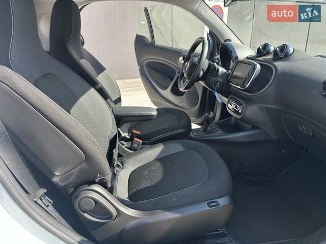 Белый Смарт EQ Fortwo, объемом двигателя 0 л и пробегом 28 тыс. км за 13875 $, фото 19 на Automoto.ua