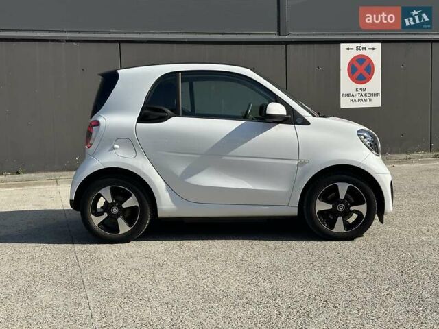 Белый Смарт EQ Fortwo, объемом двигателя 0 л и пробегом 28 тыс. км за 13875 $, фото 5 на Automoto.ua