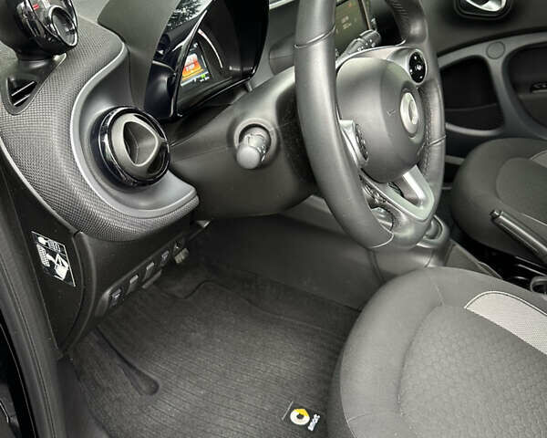 Черный Смарт EQ Fortwo, объемом двигателя 0 л и пробегом 32 тыс. км за 13500 $, фото 15 на Automoto.ua