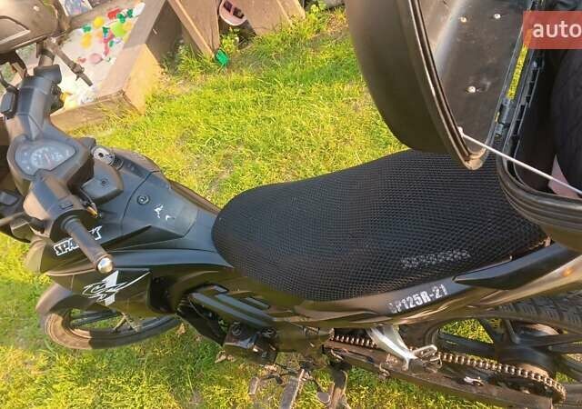 Спарк SP 125C-1CF, объемом двигателя 1.25 л и пробегом 13 тыс. км за 25600 $, фото 3 на Automoto.ua