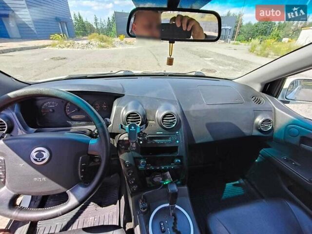 Белый Cанг Йонг Актион, объемом двигателя 2 л и пробегом 340 тыс. км за 4200 $, фото 15 на Automoto.ua