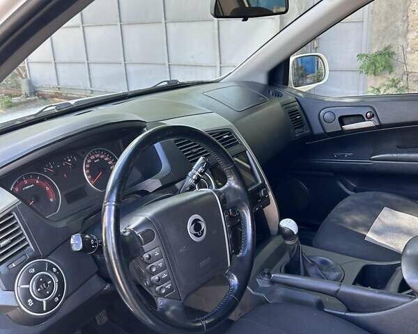 Білий Cанг Йонг Actyon, об'ємом двигуна 2 л та пробігом 180 тис. км за 14000 $, фото 8 на Automoto.ua