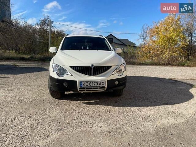 Белый Cанг Йонг Актион, объемом двигателя 2.3 л и пробегом 170 тыс. км за 6000 $, фото 1 на Automoto.ua