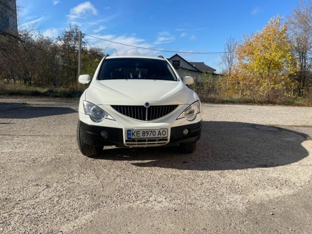 Белый Cанг Йонг Актион, объемом двигателя 2.3 л и пробегом 170 тыс. км за 6000 $, фото 2 на Automoto.ua