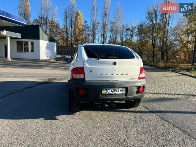 Белый Cанг Йонг Актион, объемом двигателя 2 л и пробегом 230 тыс. км за 6500 $, фото 1 на Automoto.ua