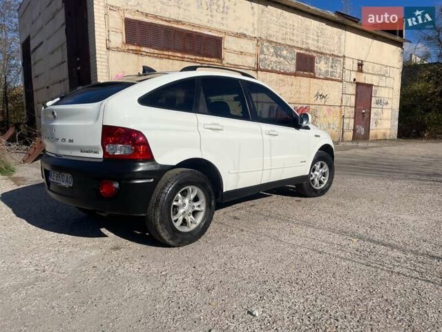 Белый Cанг Йонг Актион, объемом двигателя 2.3 л и пробегом 170 тыс. км за 6000 $, фото 3 на Automoto.ua