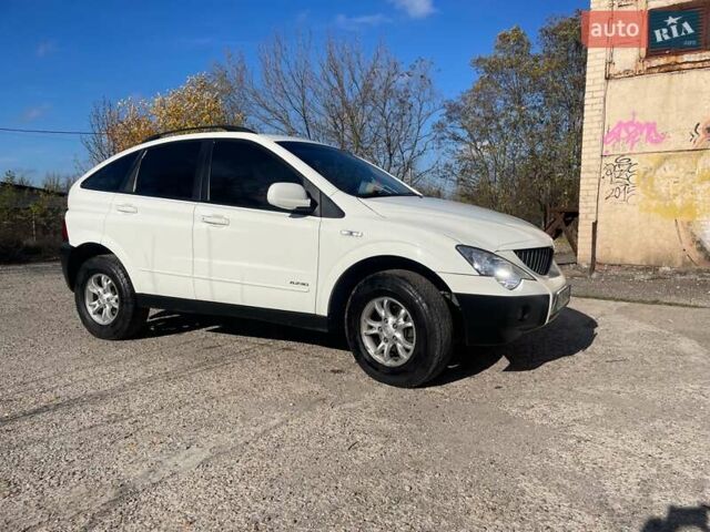 Белый Cанг Йонг Актион, объемом двигателя 2.3 л и пробегом 170 тыс. км за 6000 $, фото 4 на Automoto.ua