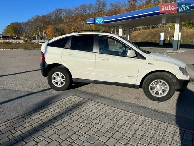 Белый Cанг Йонг Актион, объемом двигателя 2 л и пробегом 230 тыс. км за 6500 $, фото 28 на Automoto.ua