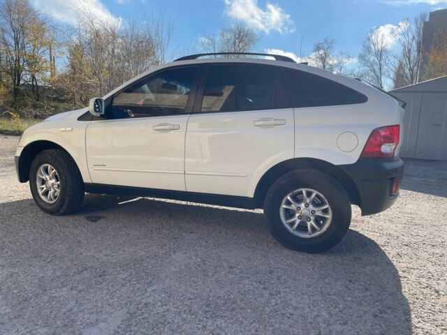 Белый Cанг Йонг Актион, объемом двигателя 2.3 л и пробегом 170 тыс. км за 6000 $, фото 7 на Automoto.ua