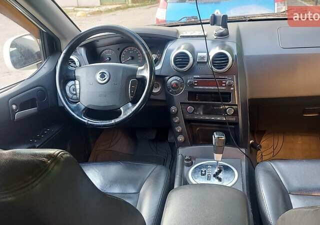 Белый Cанг Йонг Актион, объемом двигателя 2 л и пробегом 172 тыс. км за 5800 $, фото 10 на Automoto.ua