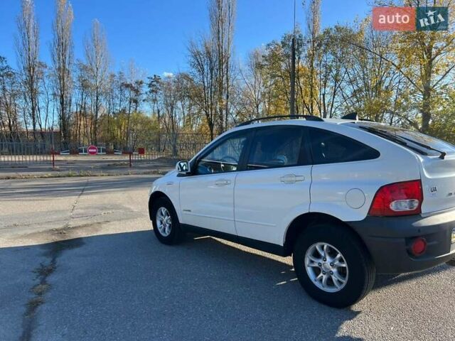 Белый Cанг Йонг Актион, объемом двигателя 2 л и пробегом 230 тыс. км за 6500 $, фото 22 на Automoto.ua