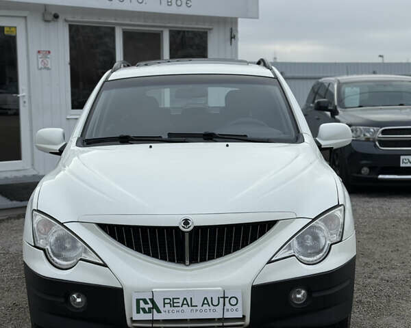 Белый Cанг Йонг Актион, объемом двигателя 2 л и пробегом 202 тыс. км за 6600 $, фото 5 на Automoto.ua