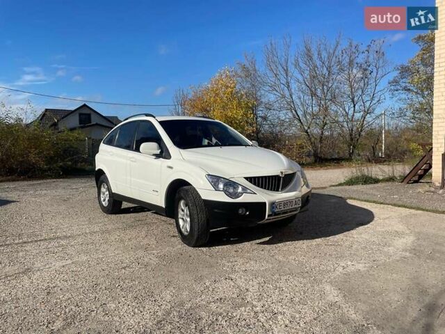 Белый Cанг Йонг Актион, объемом двигателя 2.3 л и пробегом 170 тыс. км за 6000 $, фото 16 на Automoto.ua