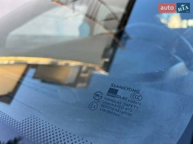 Белый Cанг Йонг Актион, объемом двигателя 2 л и пробегом 230 тыс. км за 6500 $, фото 6 на Automoto.ua
