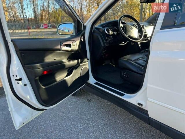 Белый Cанг Йонг Актион, объемом двигателя 2 л и пробегом 230 тыс. км за 6500 $, фото 7 на Automoto.ua