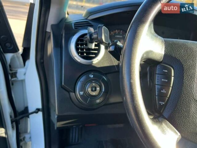 Белый Cанг Йонг Актион, объемом двигателя 2 л и пробегом 230 тыс. км за 6500 $, фото 10 на Automoto.ua