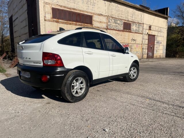 Белый Cанг Йонг Актион, объемом двигателя 2.3 л и пробегом 170 тыс. км за 6000 $, фото 4 на Automoto.ua