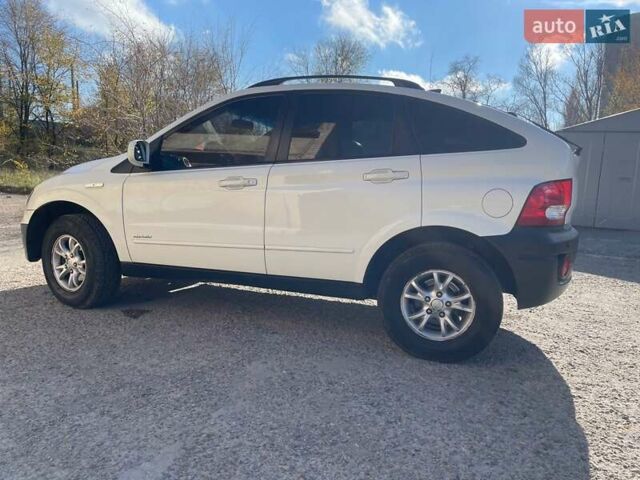 Белый Cанг Йонг Актион, объемом двигателя 2.3 л и пробегом 170 тыс. км за 6000 $, фото 6 на Automoto.ua